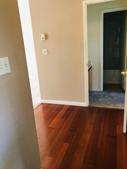Building Photo - 1036 Oak Grove Rd. #110