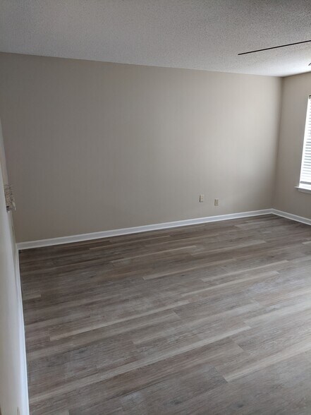 Building Photo - 7746 Shadowland Dr