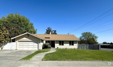 Building Photo - Tasteful 5-Bedroom Home with Dual Primary ...
