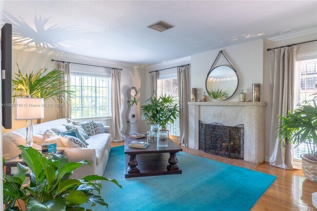 Building Photo - 1921 SW 18th Ave