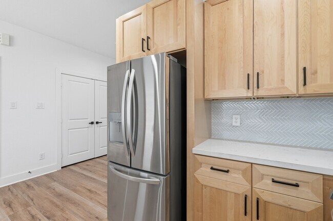 Building Photo - 8805 Parkway Dr