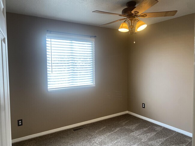 Building Photo - 259 W 1825 N