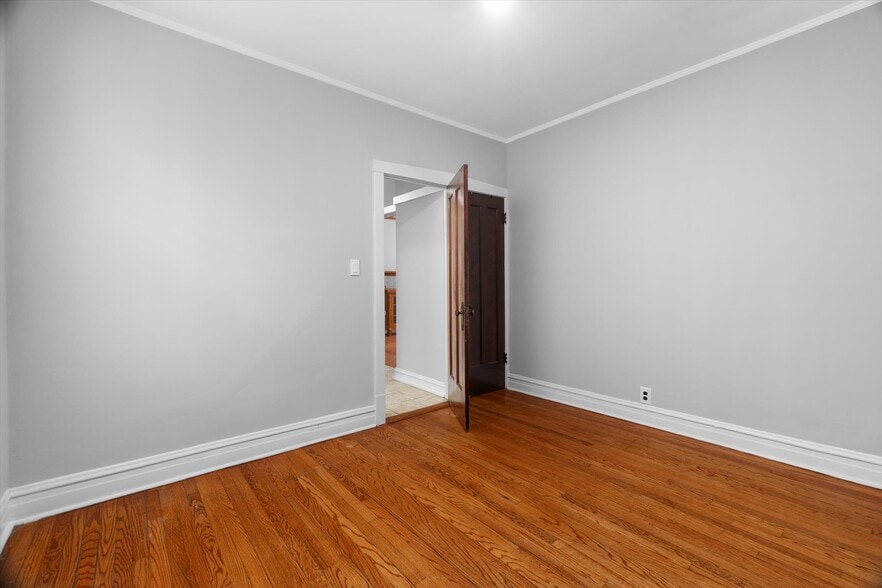 Main Bedroom - 3139 W School St