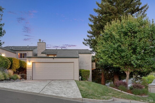 Building Photo - 2 Columbine Ln