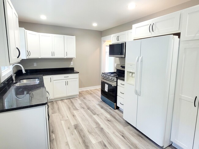 Building Photo - 3052 Burlingame Ave SW