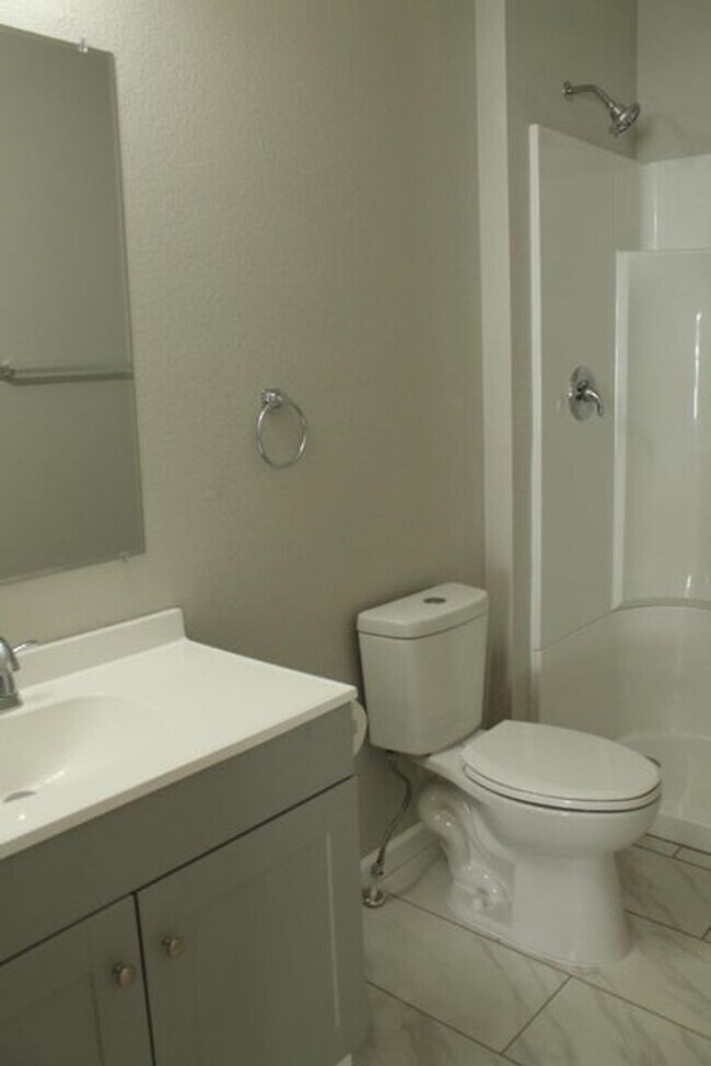 Building Photo - Modern Elegance Meets Comfort – Fully Remodeled 4BR/2BA Dream Home!