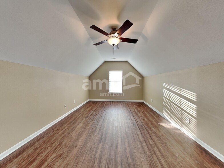 Building Photo - 2524 Ingleside Dr