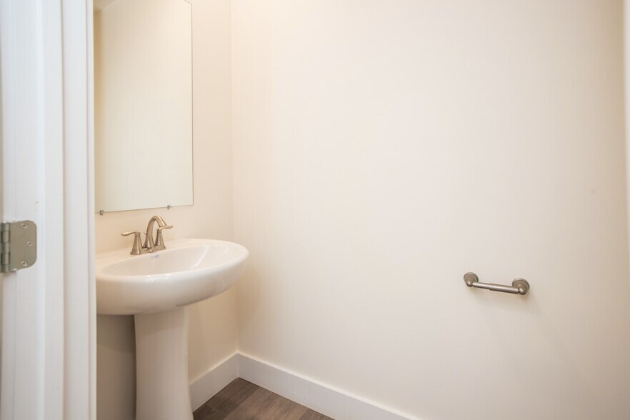 Building Photo - 2524 Legg Ln