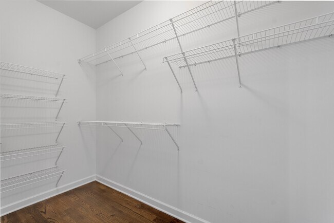 Building Photo - 1260 Lullwater Park Cir