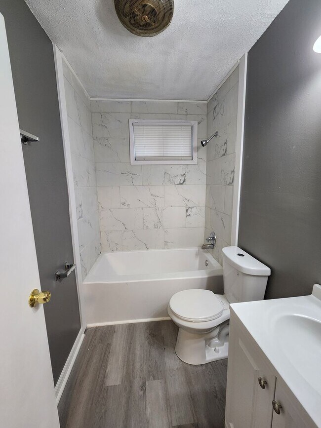 Building Photo - 108 Tandy Dr