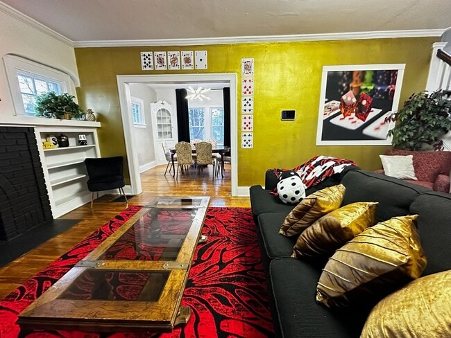 Building Photo - Charming Cleveland Heights Home in Prime Location