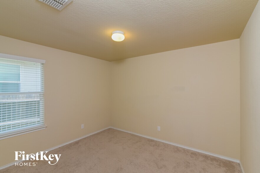 Building Photo - 7106 Phoebe View