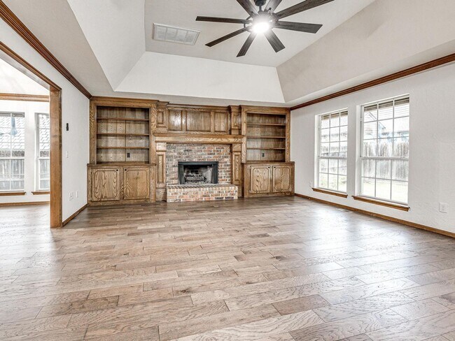 Building Photo - 4 Bedrooms - 3 Bathrooms - 3 Car Garage - ...