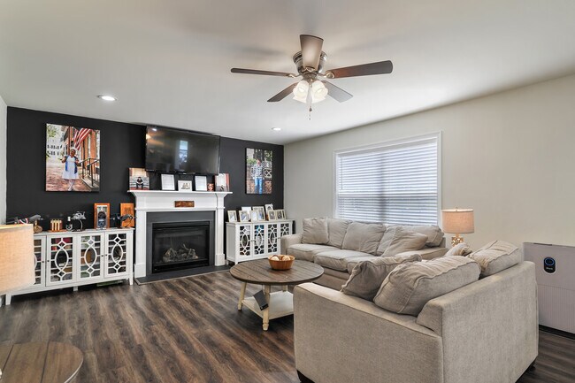 Building Photo - 150 Cilento Dr