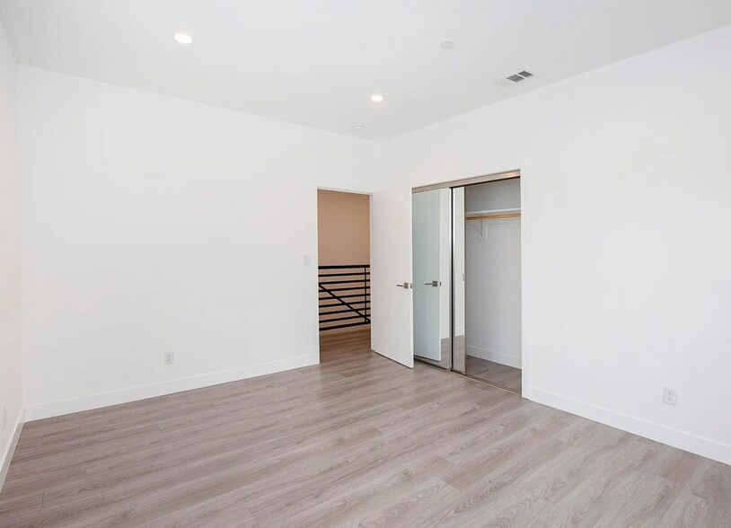Building Photo - 5026 1/2 Cleon Ave