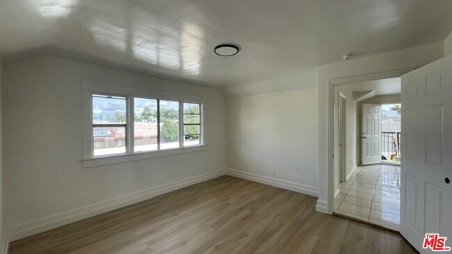 Building Photo - 4815 Normandie Ave