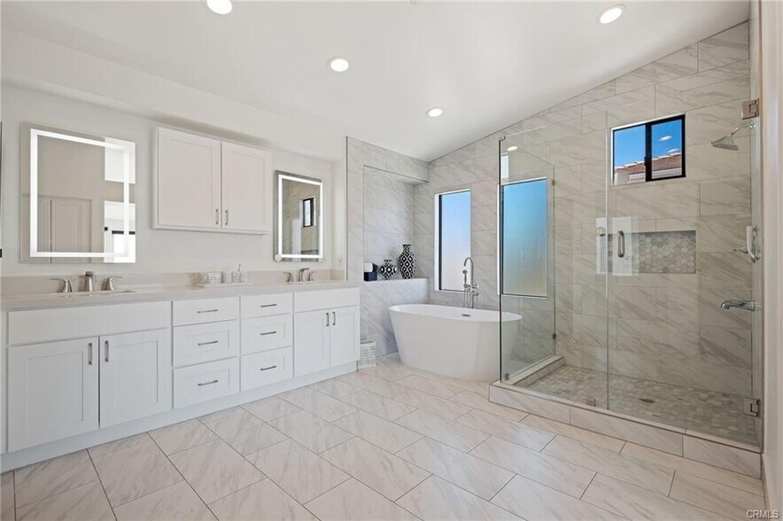 Building Photo - 17764 Sidwell St