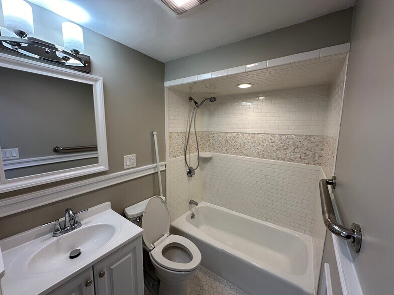 Building Photo - 76 Fremont St