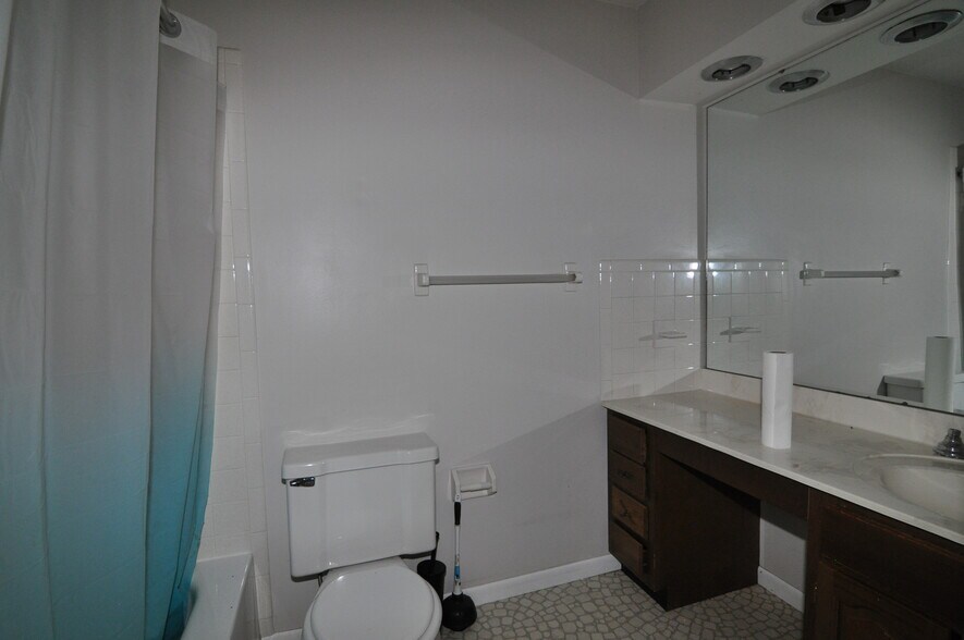 Building Photo - 1127 13th St