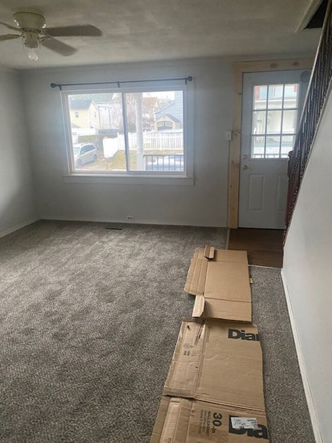 Building Photo - 2 bed 1 bath