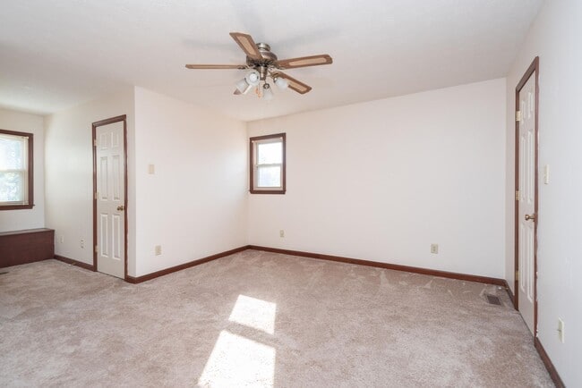 Building Photo - 3 bedroom 2 full bath house
