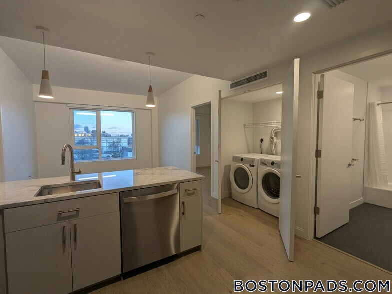 Building Photo - 55 Brighton Ave