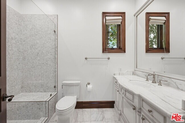 Building Photo - 2108 San Ysidro Dr
