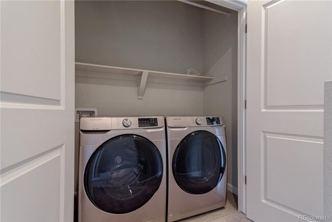 Building Photo - Beautiful Townhome in Lakewood