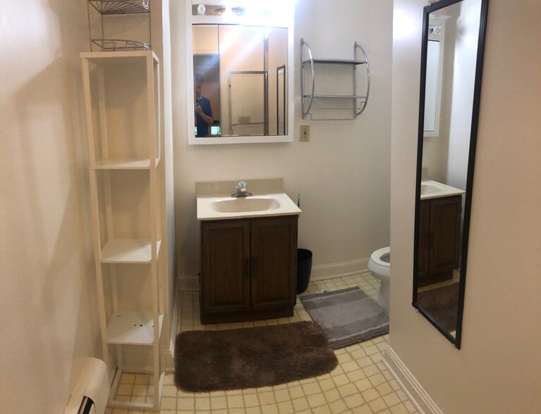 Building Photo - 2879 Ludlow Rd