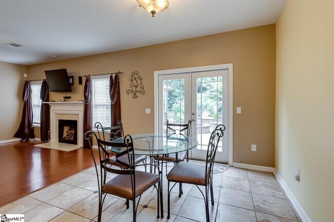 Building Photo - 14 Farmbrook Way