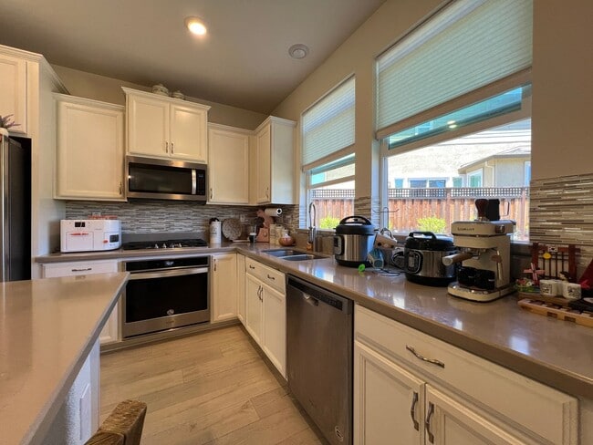 Building Photo - Beautiful 2 story home located in gated community of Wallis Ranch Dublin