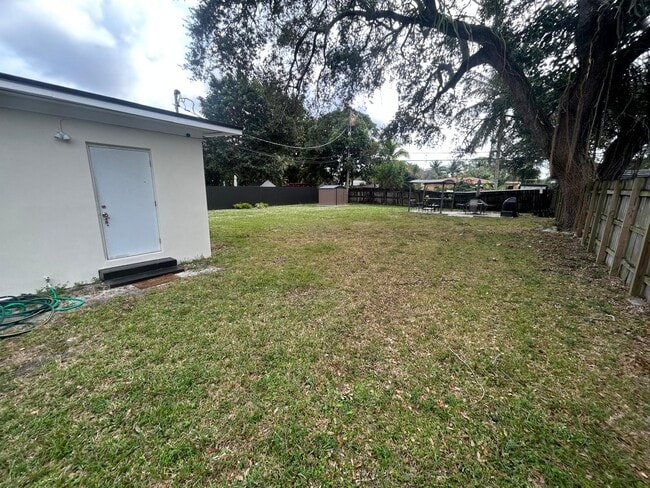 Building Photo - 1230 NW 125th St