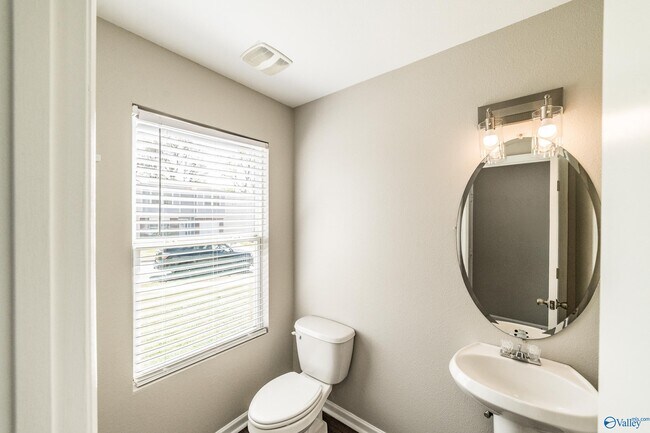 Building Photo - 217 Whitestone Dr NE