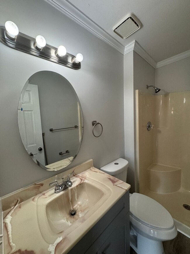 Building Photo - Charming, end-unit brick townhome! *ASK ABOUT OF ZERO DEPOSIT*