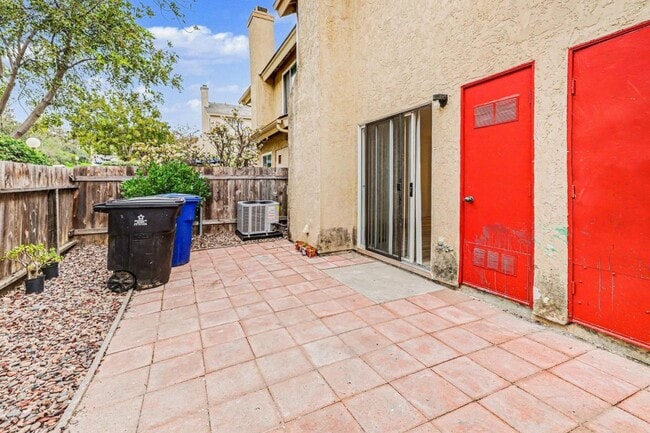 Building Photo - 1447 Manzana Way