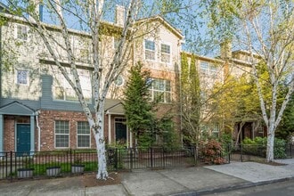 Building Photo - 875 NE Caden Ave