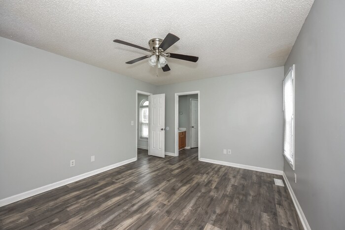 Building Photo - 425 Wallace Way