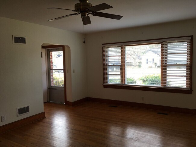Building Photo - 603 S McNair St