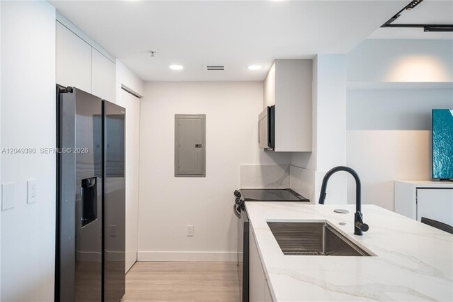 Building Photo - 325 S Biscayne Blvd