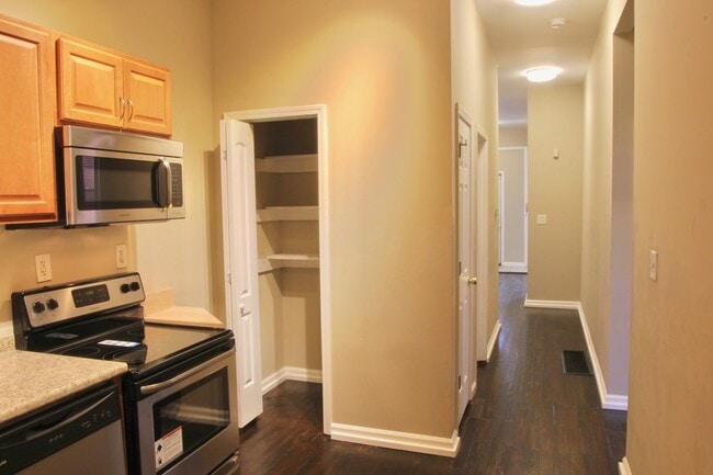 Building Photo - Beautifully Renovated 2 Bedroom 1 Bath SFD in Cherokee Arts District