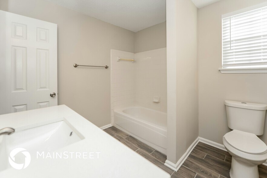 Building Photo - 141 The Esplanade Way SW