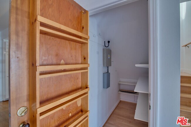 Building Photo - 127 Abalone Ave