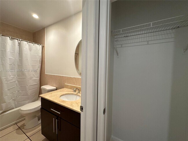 Building Photo - 2536 Van Buren St