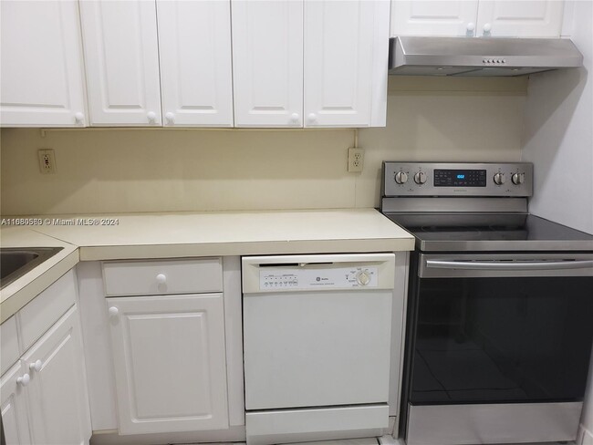 Building Photo - 6937 Bay Dr