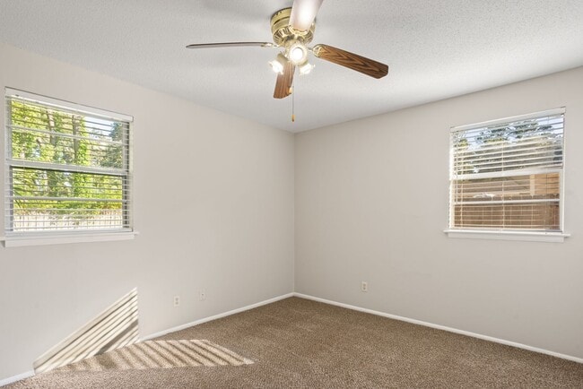 Building Photo - Charming 3 Bedroom/1.5 Bath home on Wilmin...