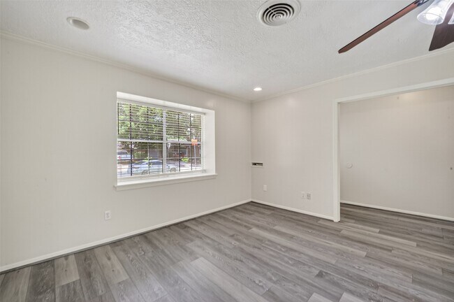 Building Photo - 9667 Meadowvale Dr