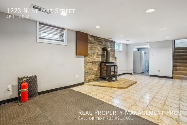Building Photo - 1223 N Stuart St