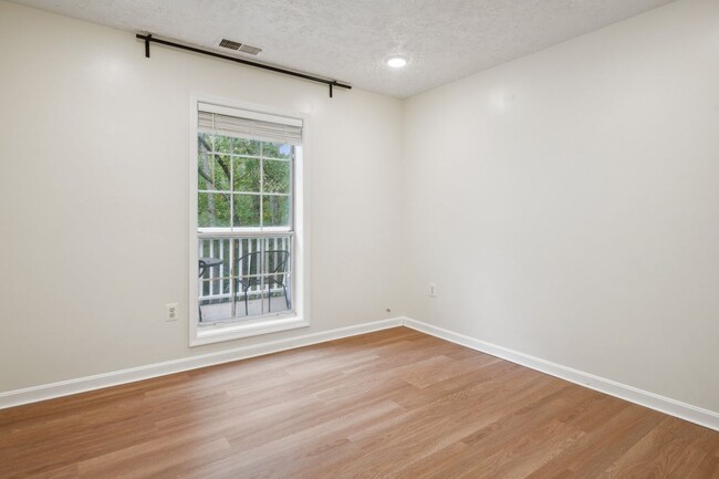 Building Photo - Beautiful 2-bedroom condo!