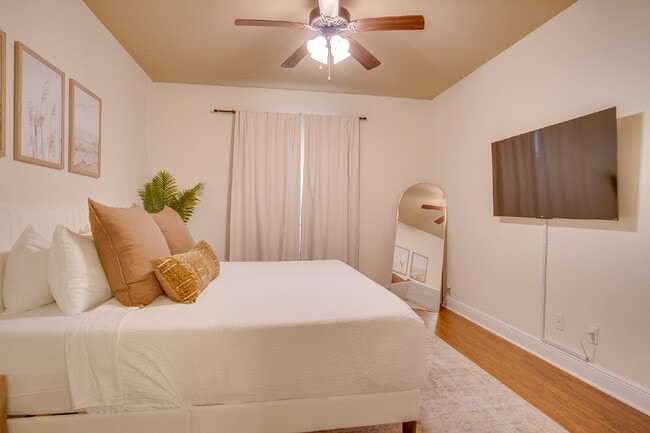 Building Photo - Coastal Living in Navarre: 4 Bedrooms, 2.5...