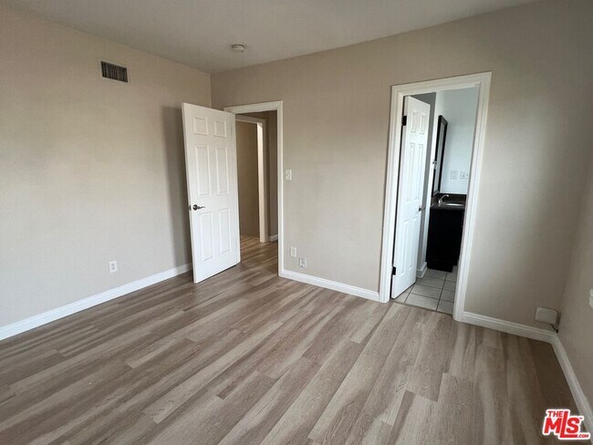 Building Photo - 1282 S Highland Ave